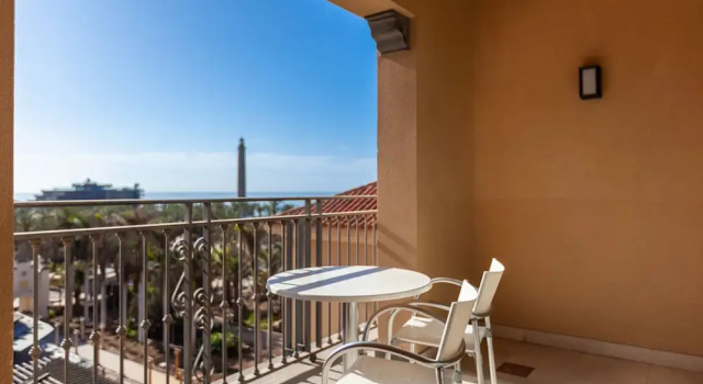 Номер Deluxe Unique Club at Lopesan Costa Meloneras Resort