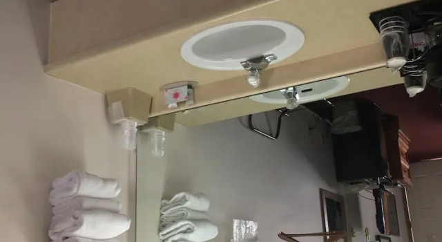 Номер Classic Spinning Wheel Inn