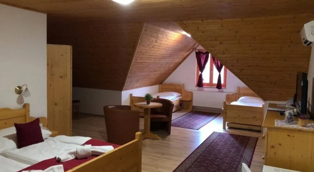 Hotel Koliba, Забронировать Отель Сенец Братиславский край