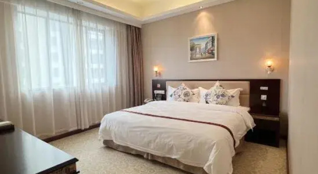 Трёхместный семейный номер Standard Longzhu Hotel