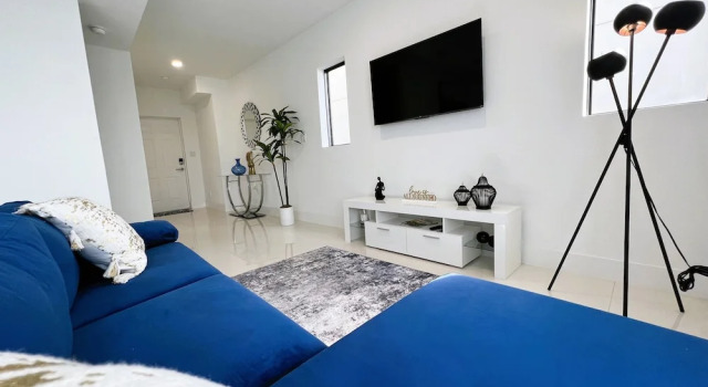 Номер Standard с балконом Lovely Wonderlux House 5BR by FL Keys MIA Marina