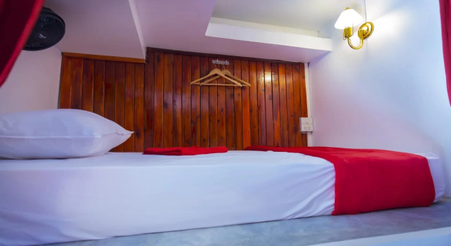 Haad Rin Beach Luxury Hostel, Забронировать Хостел Отели Ко-Пханган с парковкой, рядом с Вечеринка «Праздник полной луны» на пляже Хаад-Рин, Парковка