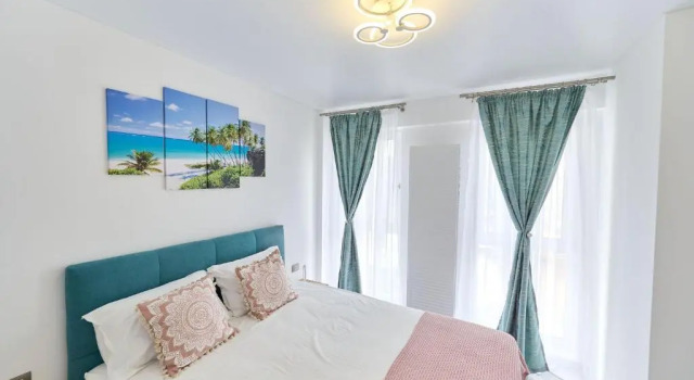 Sunflower 2BR Apartment in Nord10- parking n pool, Varaa Huoneisto Hotellit Mamaia-Sat pysäköinnillä, Pysäköinti