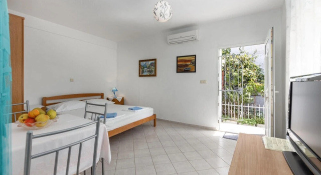 Amazing Apartment in Crikvenica With Wifi, Забронировать Апартаменты/квартира Отели Приморско-Горанской жупания с парковкой, Парковка
