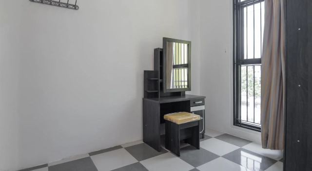 Cemara Guesthouse by RedDoorz, Rezerwuj Hotel Jambi 