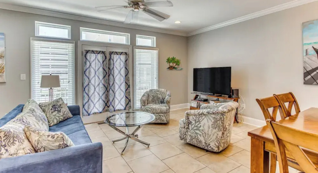Апартаменты Walk to Ocean: Myrtle Beach Townhome w/ Balcony!