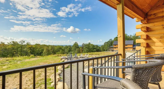 Коттедж Mtn Cabin w/ Hot Tub + Game Room in Mchenry
