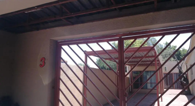 Коттедж с 2 комнатами Naisars Apartments Primrose,Johannesburg