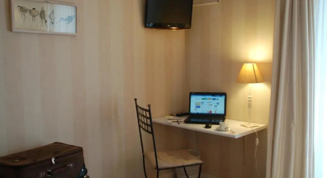 Двухместный номер Standard Hôtel de LAvenue