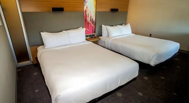 Четырёхместный номер Standard Aloft by Marriott Tulsa