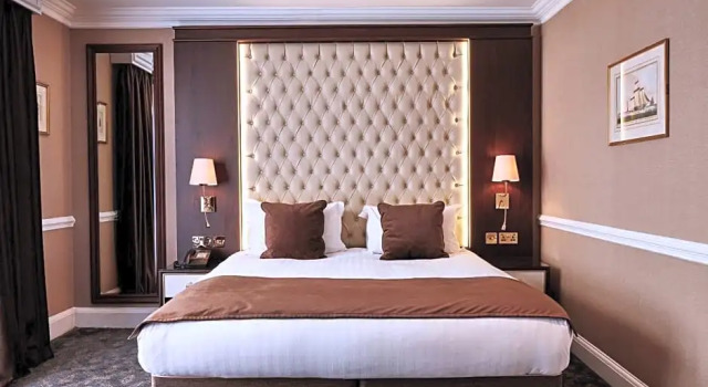 Семейный номер Standard Warren House Hotel