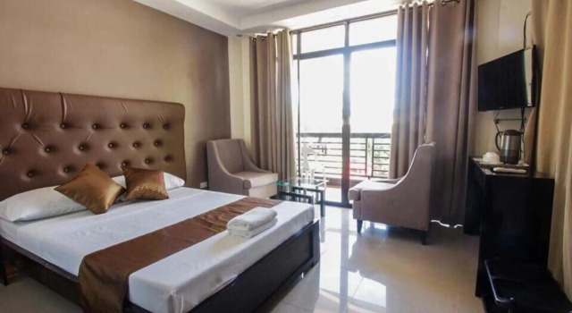 Кровать в общем номере Adelaida Pensionne Hotel