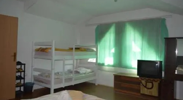 Hostel Istanbul, Забронировать Хостел Хостелы Приштина, рядом с National Theatre of Kosovo, Хостел