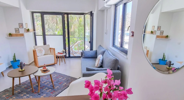 Апартаменты с балконом Four Holiday Suites