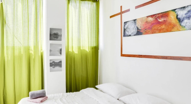 Central Apartment by Rothschild & Market