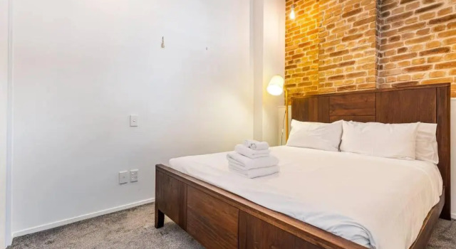 Апартаменты Stylish City Pad Near Sky Tower!