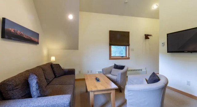 Canyon Ridge Lodge, Buchen Sie Hotel Golden British Columbia