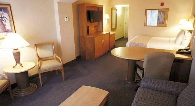 Люкс Deluxe La Quinta by Wyndham Islip - MacArthur Airport