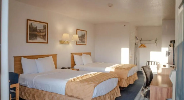 Четырёхместный номер Standard Haysville Express Inn