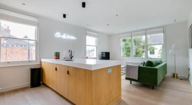 The Imperial Wharf Retreat - Modern 3BDR in Fulham with Rooftop Terrace, Забронировать Отель Отели Лондона 4 звезды, рядом с Design Centre, Chelsea Harbour, 4*