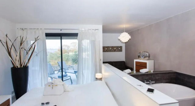 Prestijli çift kişilik oda Le Mas du Terme