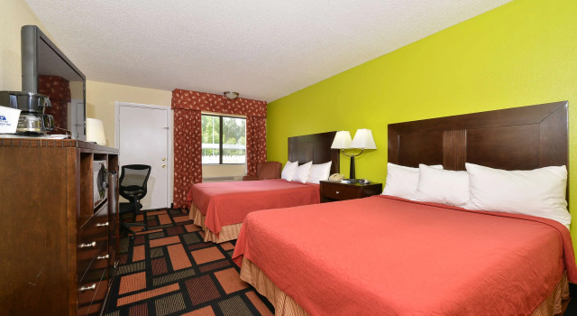 Четырёхместный номер Standard Americas Best Value Inn Canton, NC