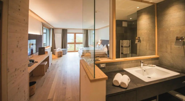 Люкс с 2 комнатами с балконом Hotel Fischer