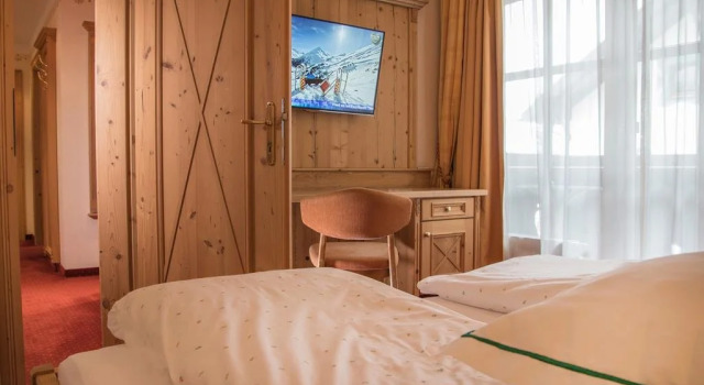 Hotel Post, Rezerwuj Hotel Hotele w Tyrol z parkingiem, Parking