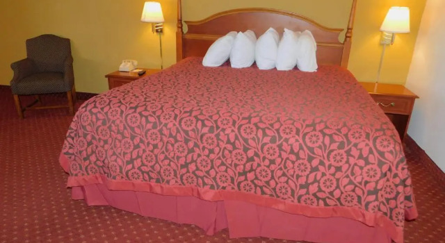 Двухместный номер Standard Days Inn by Wyndham Huntington