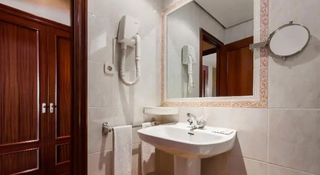 Трёхместный номер Standard с балконом Hotel Los Olivos