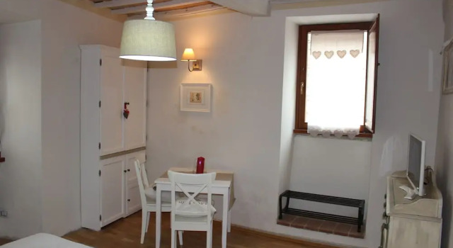 Red House to Enjoy a Romantic Holiday in Freedom and Style