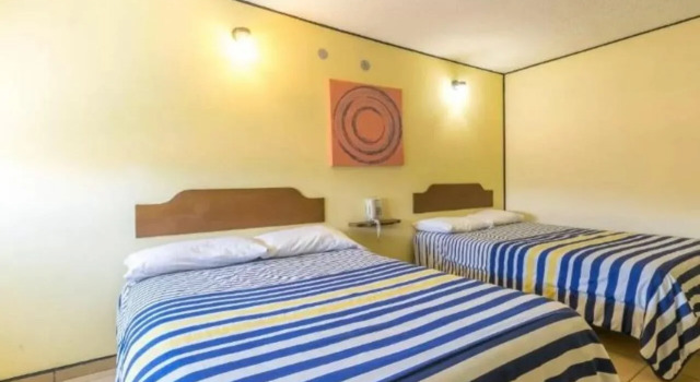 Hotel Mateos 1215, Забронировать Отель Отели в центре Леона, в центре