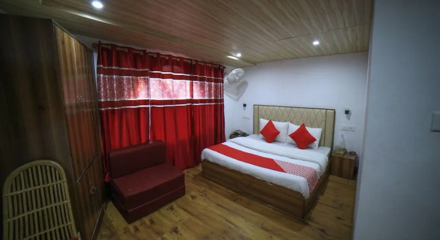 OYO 16801 Paradise Regency