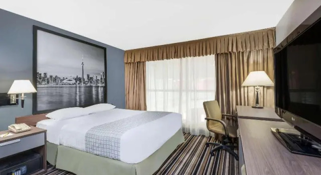 Двухместный номер Standard Super 8 Downtown Toronto