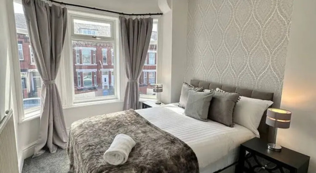 Коттедж Comfort Large Five Bedroom Home with parking