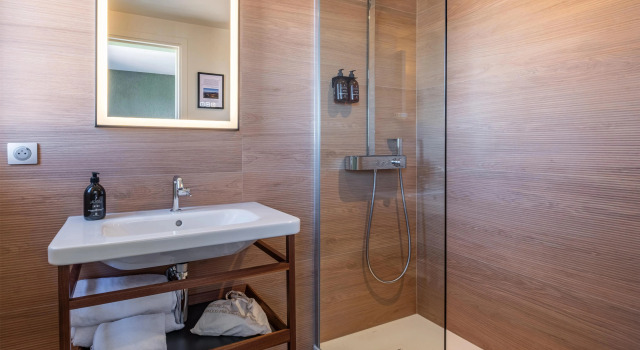 Трёхместный номер Standard Hotel Litteraire Alexandre Vialatte, BW Signature Collection