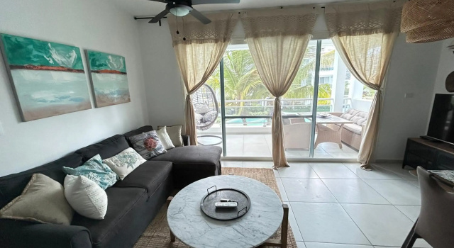 Atmospheric apartment with a beautiful view of the swimming pool