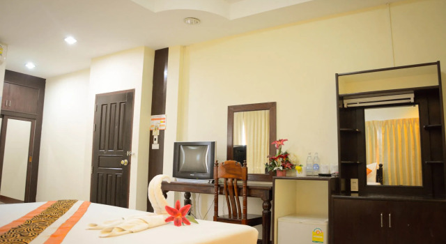 Submukdaphoomplace Hotel, Varaa Hotelli Hotellit North-Eastern Thailand pysäköinnillä, Pysäköinti
