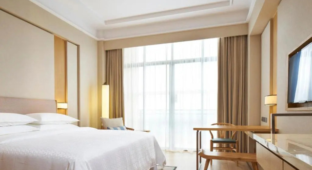 Номер Standard с видом на поле для гольфа Four Points By Sheraton Chengdu, Pujiang Resort