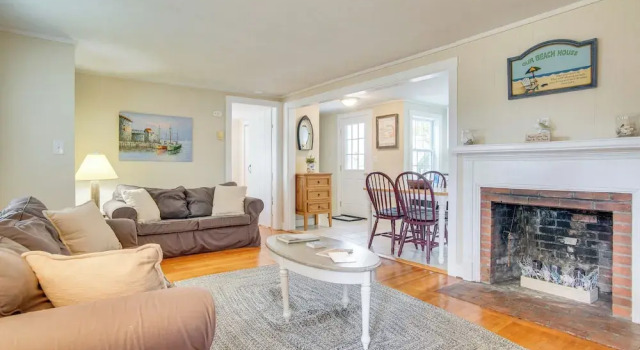 Walk to Beaches & Dining: Classic Cape Cod Cottage, Buchen Sie Ferienhaus  