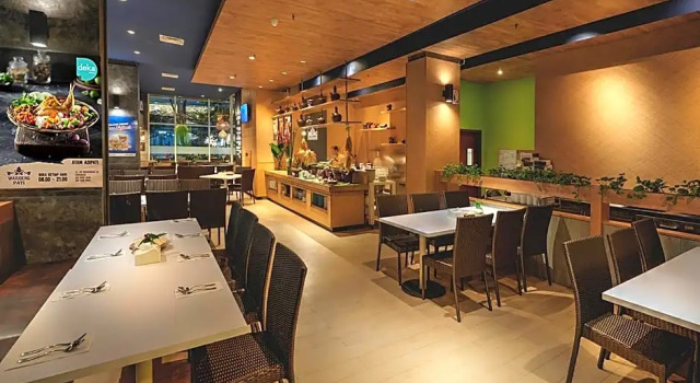 Standard Quadruple room Deka Hotel Surabaya HR Muhammad