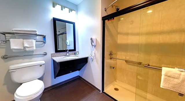 Четырёхместный номер Standard Sleep Inn near JFK AirTrain