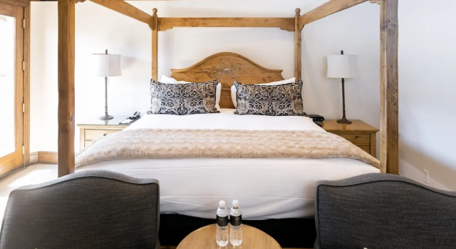 Номер Standard Main Lodge Luxury King Room with Hot Tub