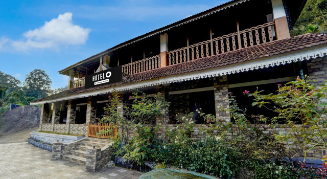 Premium Kallar Vattiyar Waterfalls Munnar