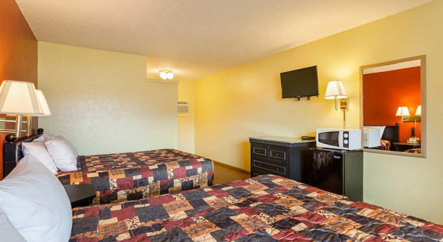 Четырёхместный номер Standard Rodeway Inn Roswell