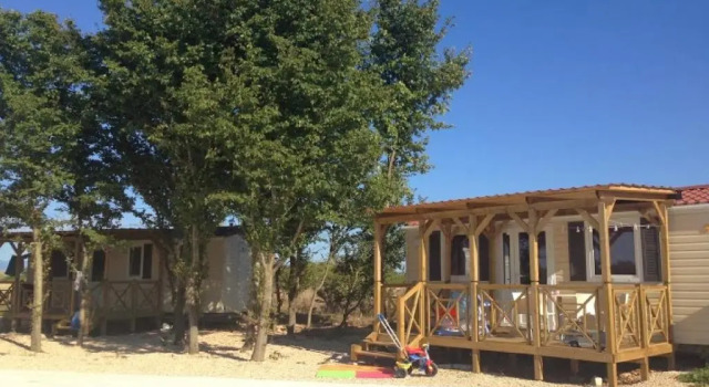 Номер Standard с 2 комнатами с видом на бассейн Mobile Homes Peroš