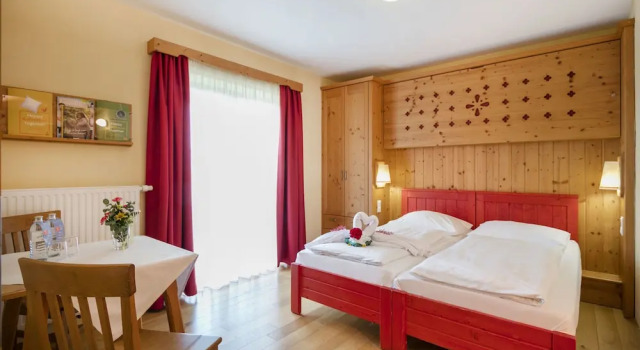 Трёхместный номер Standard с балконом JUFA Hotel Tieschen