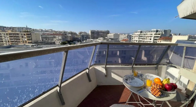 Prado - Proche Stade Vélodrome, Rezerwuj Hotel Hotele w Carros z basenem, Basen