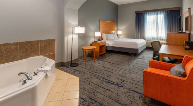 Номер Premier La Quinta by Wyndham Bridgeport
