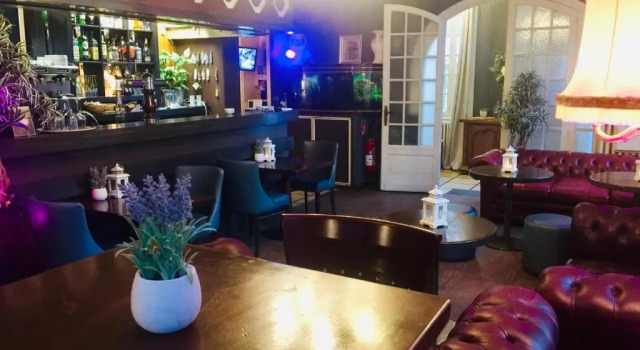 Le Cheval Blanc, Prenota Hotel Saint-Denis-de-l'Hôtel 